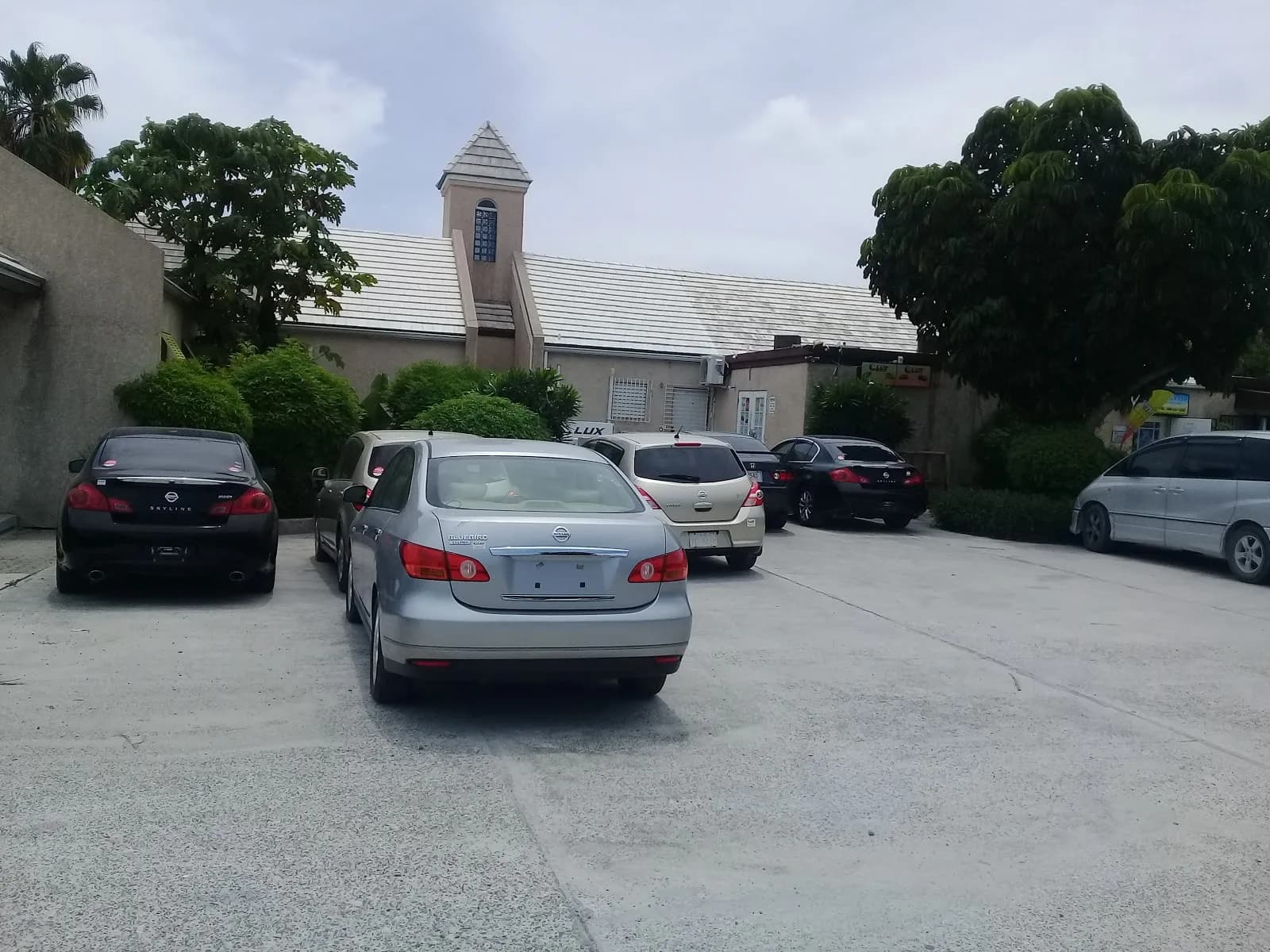 Lux Car Rentals / Lux Motor Dealer