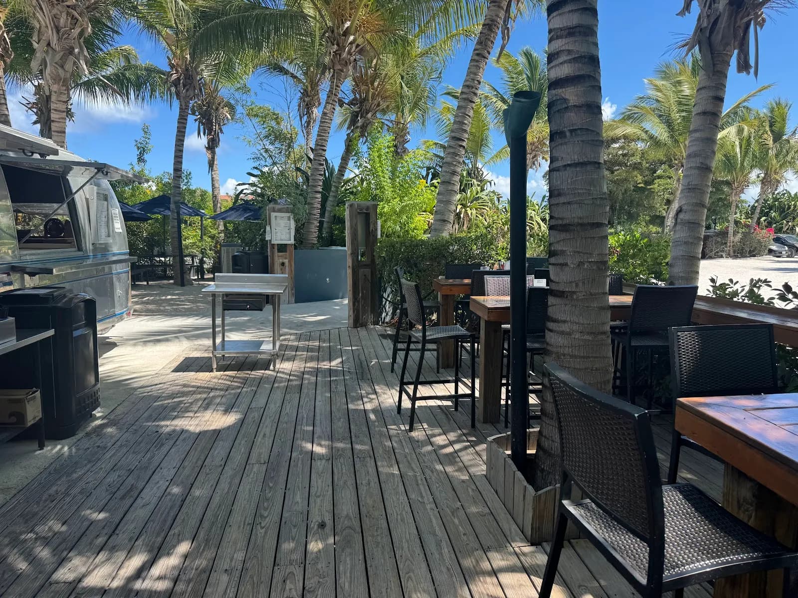 Cocovan Airstream Lounge